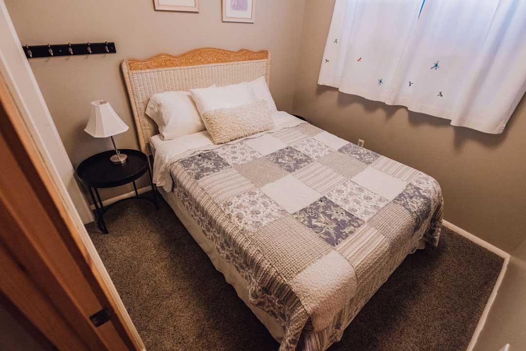 Dragonfly Room at Three Peaks Lodge